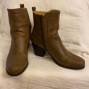 Ankle Boots size 11 Taupe Naturalizer